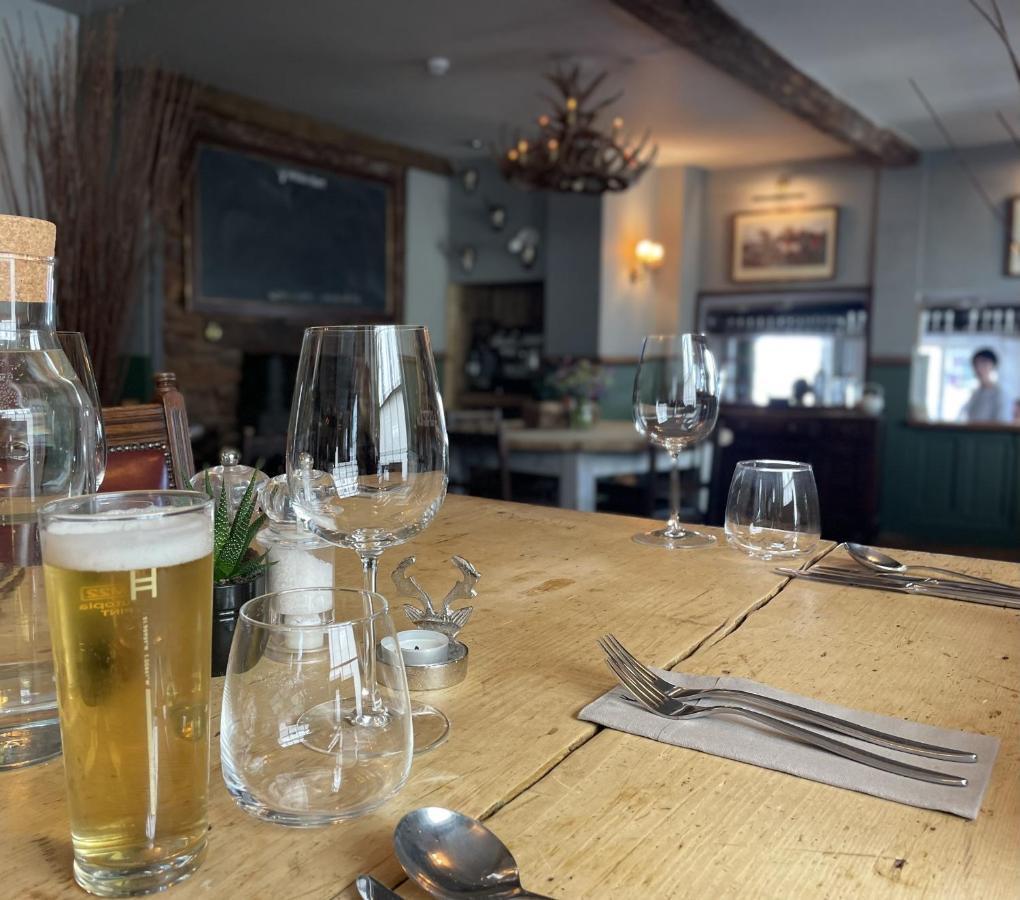White Hart Hotel 위벨리스콤 외부 사진