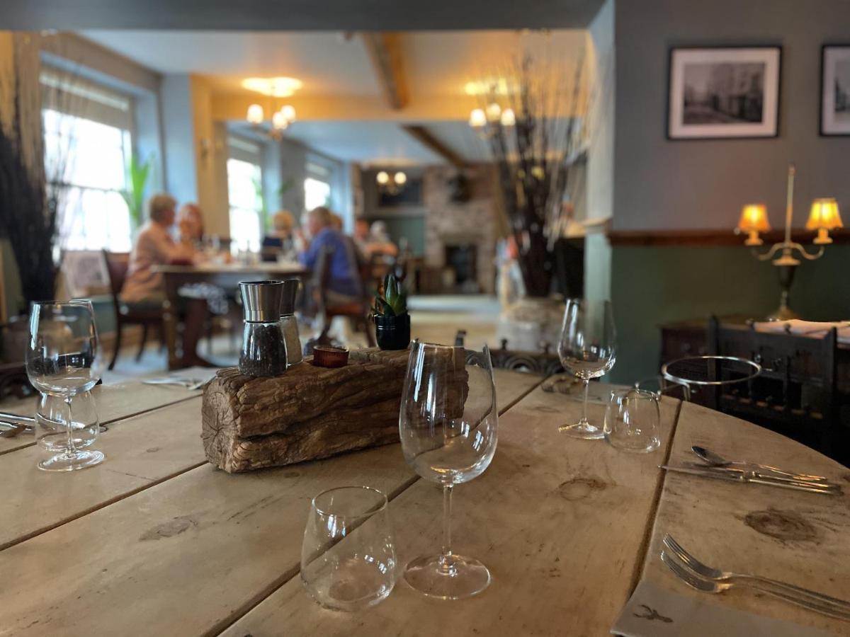 White Hart Hotel 위벨리스콤 외부 사진
