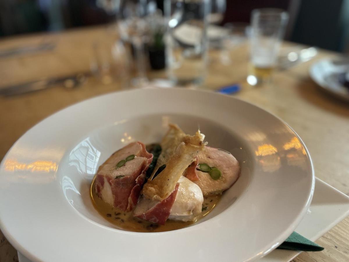 White Hart Hotel 위벨리스콤 외부 사진