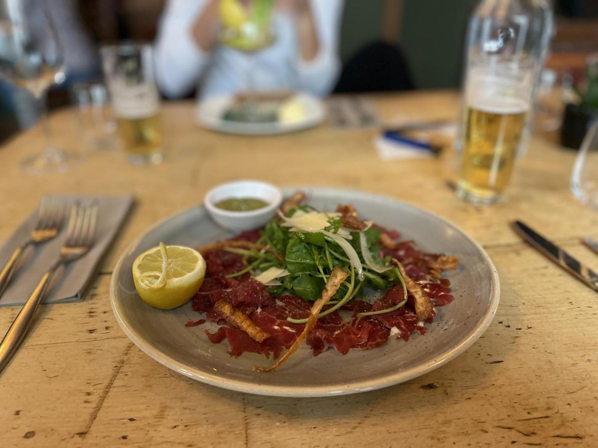White Hart Hotel 위벨리스콤 외부 사진